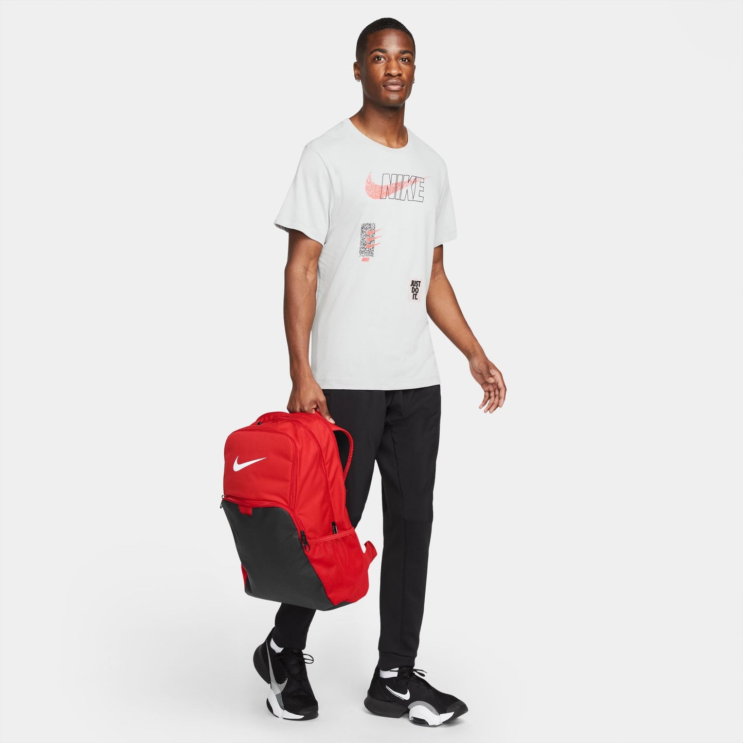 Nike Brasilia 9.5 DM3975-657