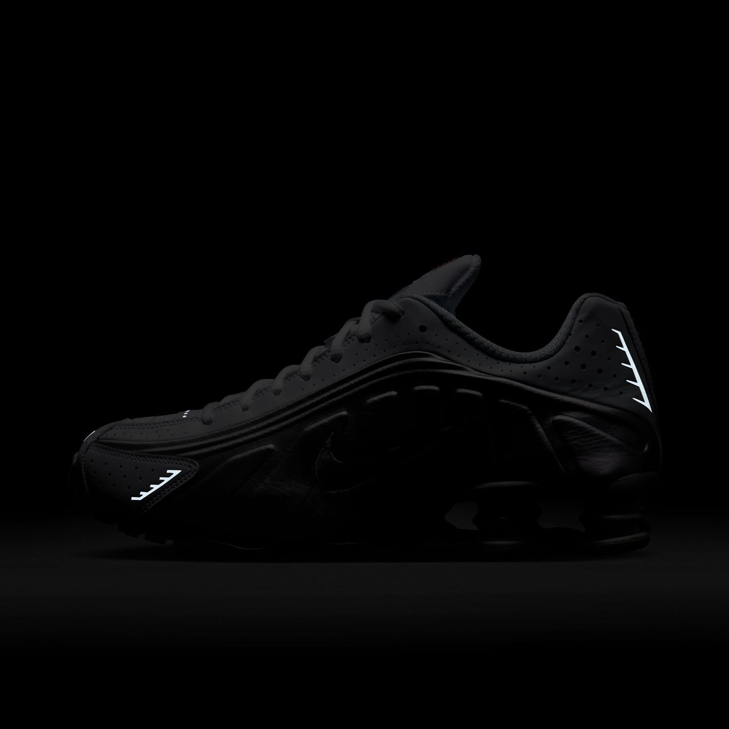 M Nike Shox R4 HQ1988-101