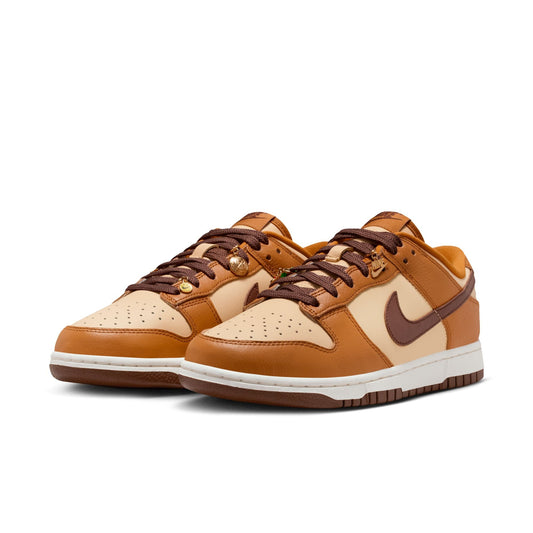 W Nike Dunk Low SE HQ7487-700