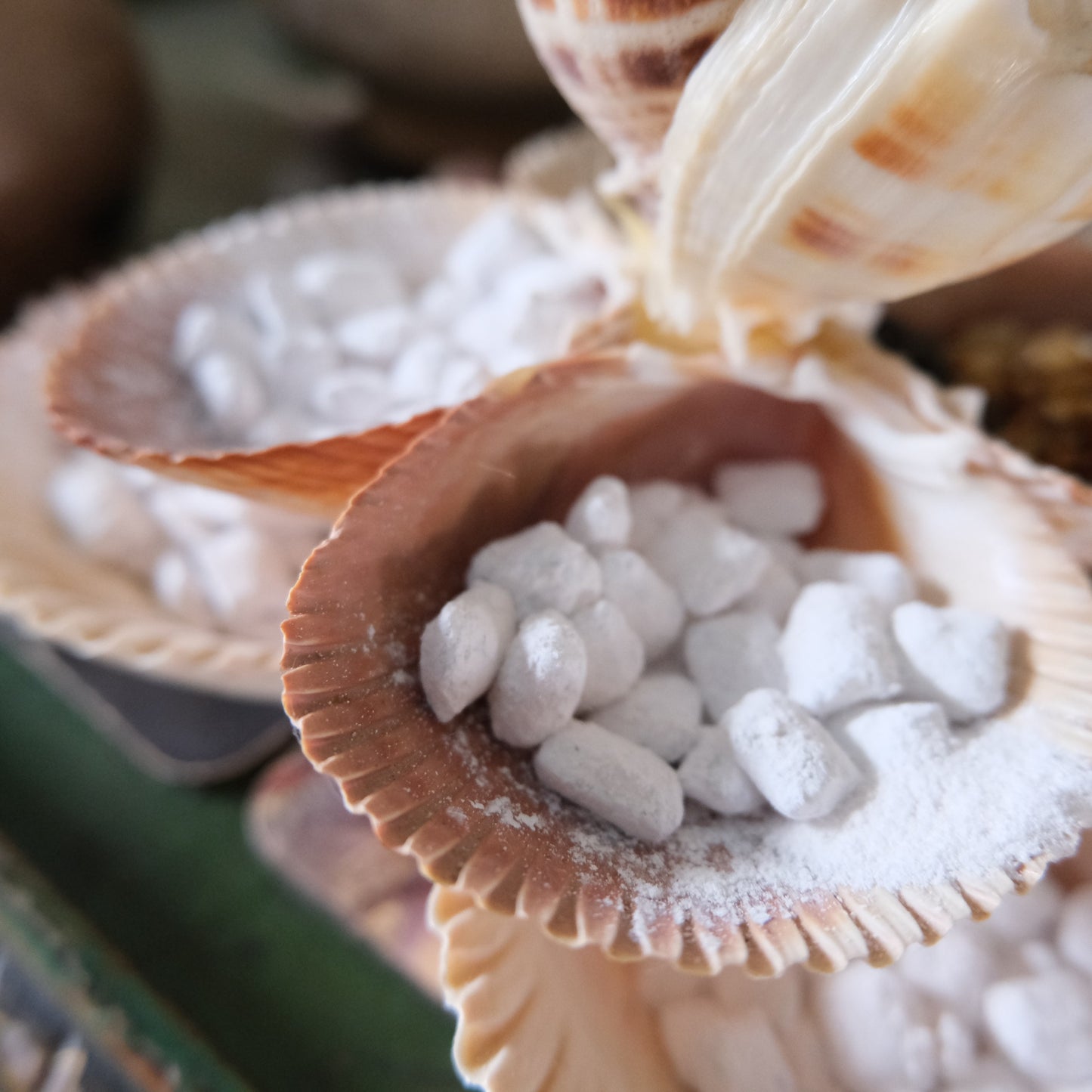 CATHEDRAL SMOKE INCENSE - FRANKINCENSE AND MYRRH