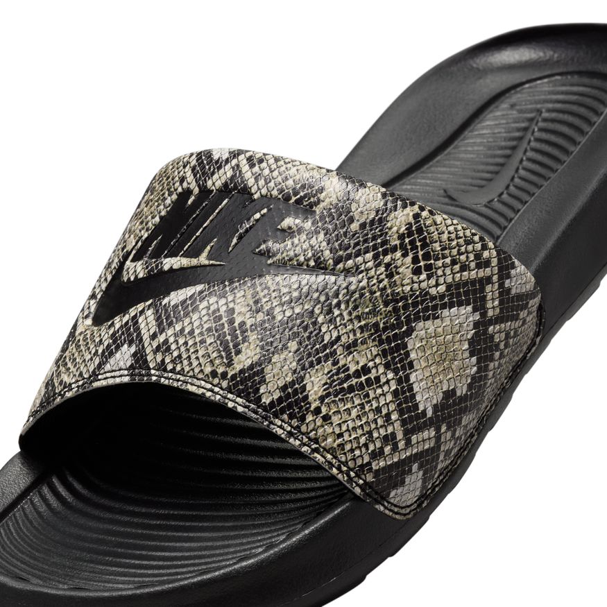 W Nike Victori One FZ3111-200