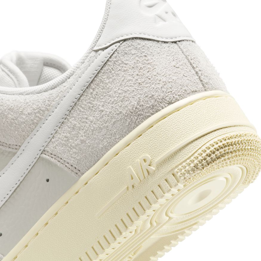 M Nike Air Force 1 '07 LX HF2897-001