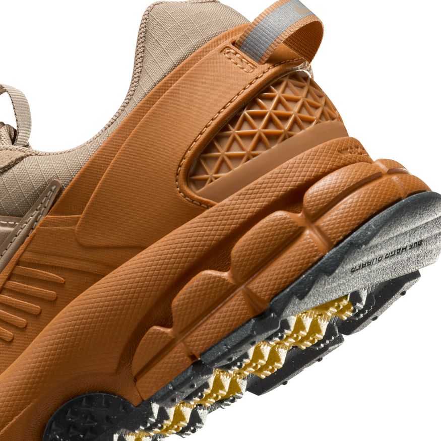 W Nike Zoom Vomero Roam HQ2181-200