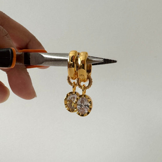 Arwa Drop Earrings- Gold
