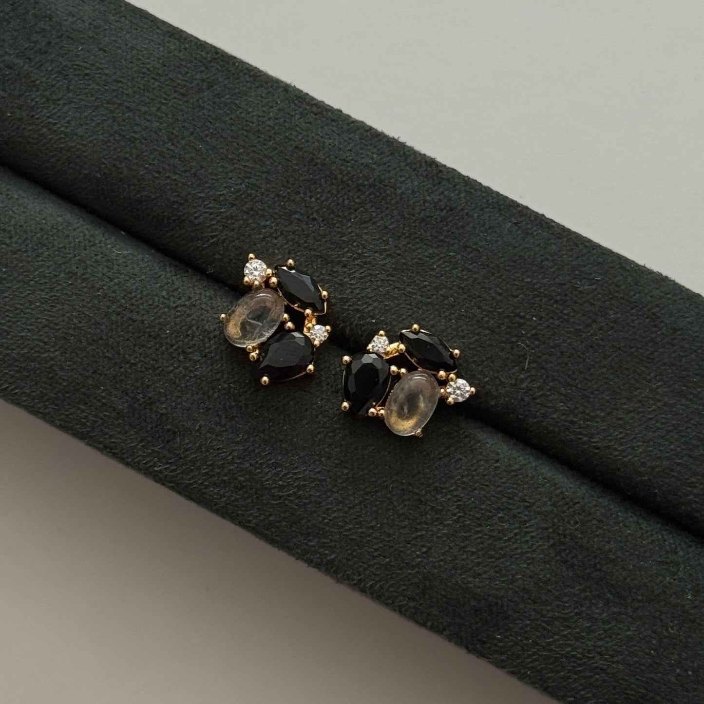 Aurora Cluster Studs